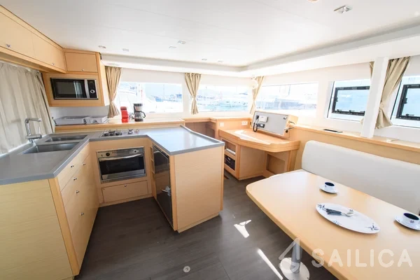 Lagoon 450  Flybridge - Yacht Charter Sailica