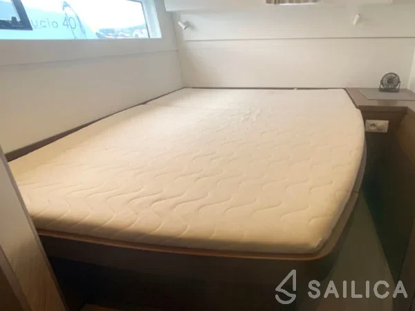 Lagoon 40 - Yacht Charter Sailica