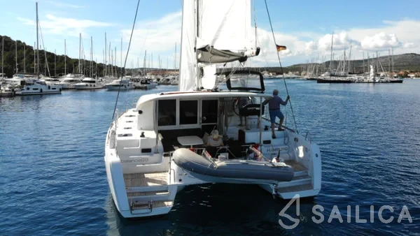 Lagoon 40 - Yacht Charter Sailica