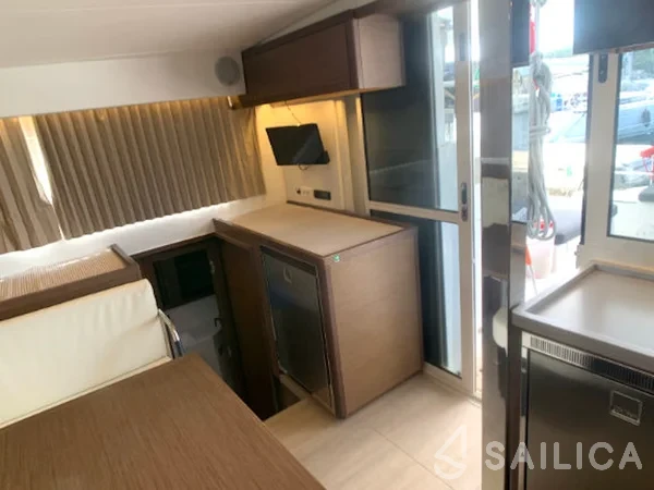 Lagoon 40 - Yacht Charter Sailica