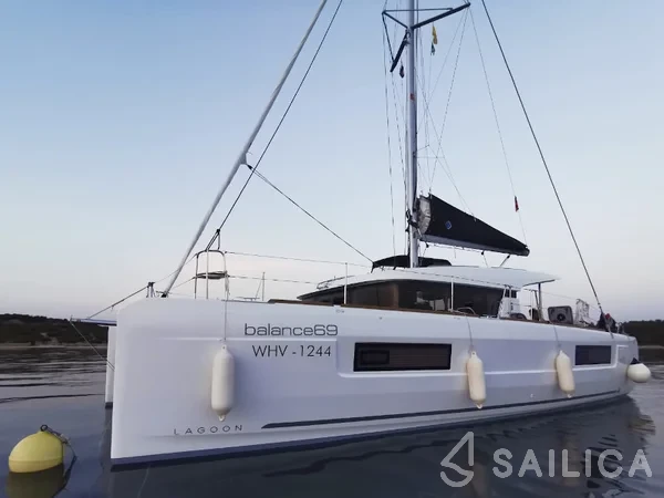 Lagoon 40 - Yacht Charter Sailica