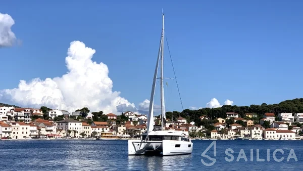 Lagoon 40 - Yacht Charter Sailica