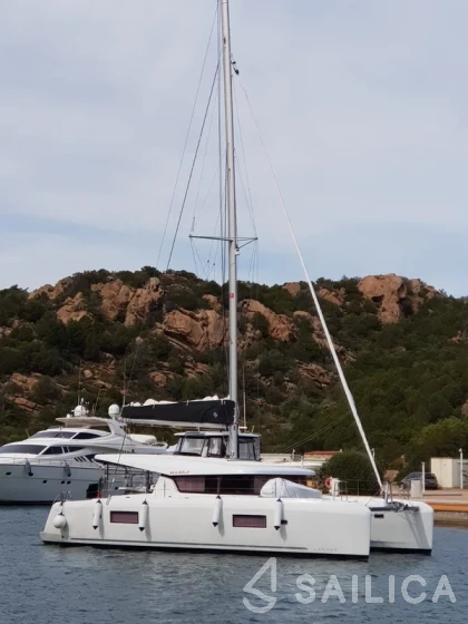 Lagoon 42 - Yacht Charter Sailica