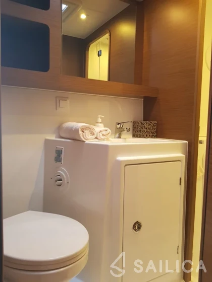 Lagoon 42 - Yacht Charter Sailica