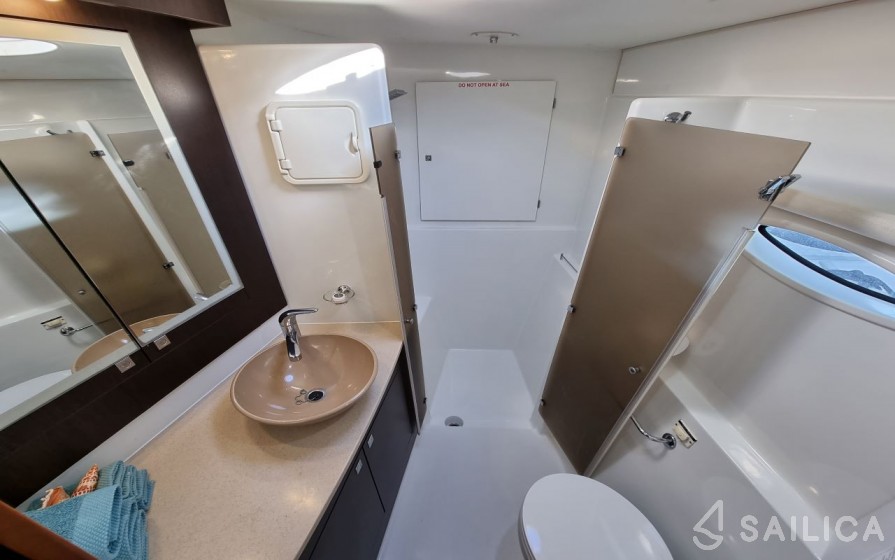 Salina 48 Evolution - 3 + 1 cab. - Yacht Charter Sailica