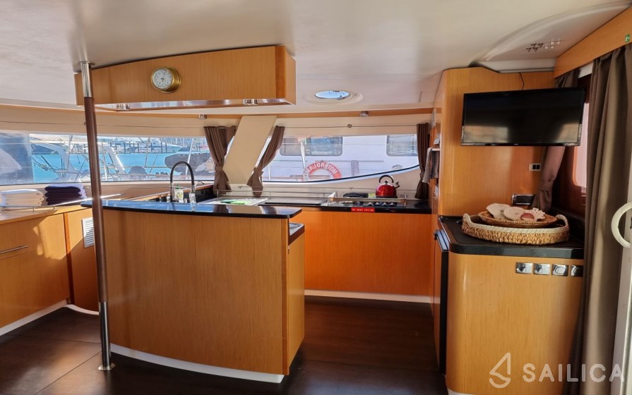 Salina 48 Evolution - 3 + 1 cab. - Yacht Charter Sailica