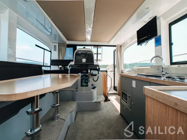 Bavaria E40 Fly - Yacht Charter Sailica
