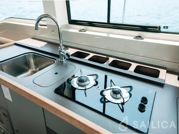 Bavaria E40 Fly - Yacht Charter Sailica