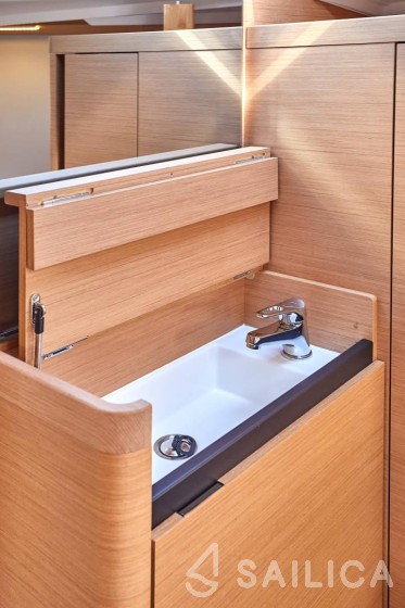 Sun Odyssey 410 - Yacht Charter Sailica