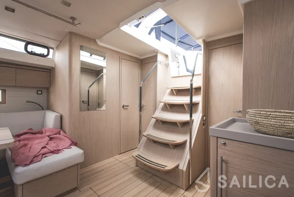 Oceanis 51.1 - Yacht Charter Sailica