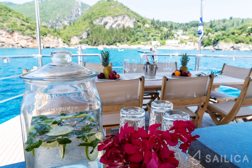 Caribe 69 - Yacht Charter Sailica