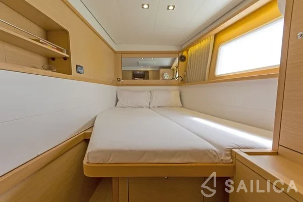 Lagoon 450  Flybridge - Yacht Charter Sailica