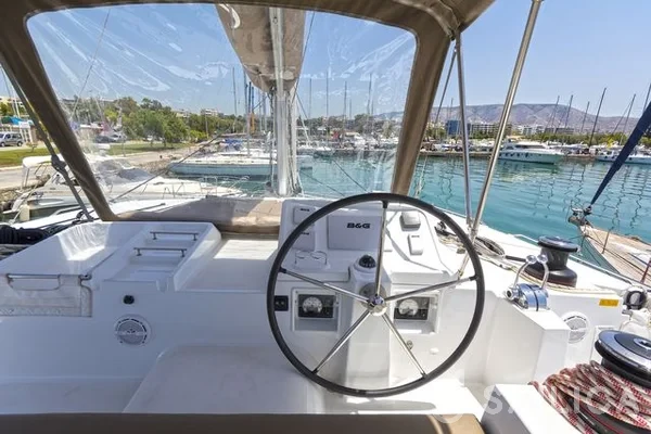 Lagoon 450  Flybridge - Yacht Charter Sailica