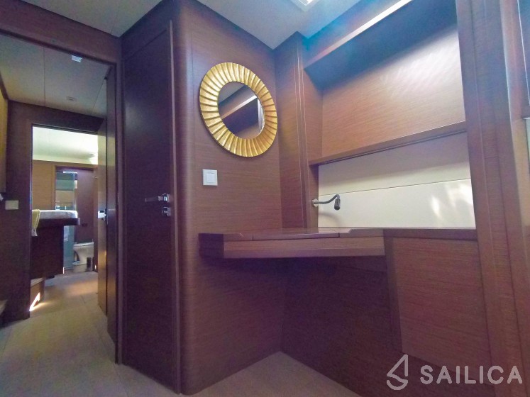 Lagoon 52F - Photo #13 Lagoon 52F - Yacht Charter Sailica