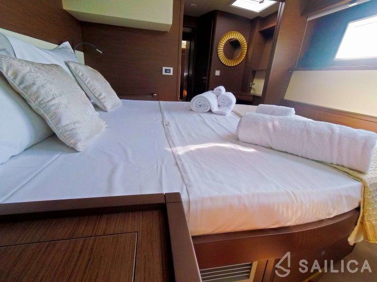 Lagoon 52F - Photo #18 Lagoon 52F - Yacht Charter Sailica