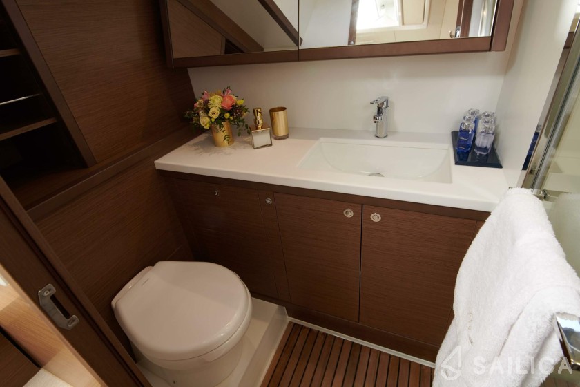 Lagoon 52F - Photo #33 Lagoon 52F - Yacht Charter Sailica