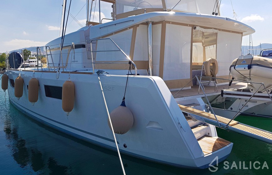 Lagoon 52F - Photo #8 Lagoon 52F - Yacht Charter Sailica
