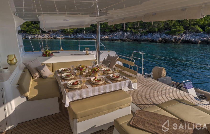 Lagoon 52F - Photo #28 Lagoon 52F - Yacht Charter Sailica