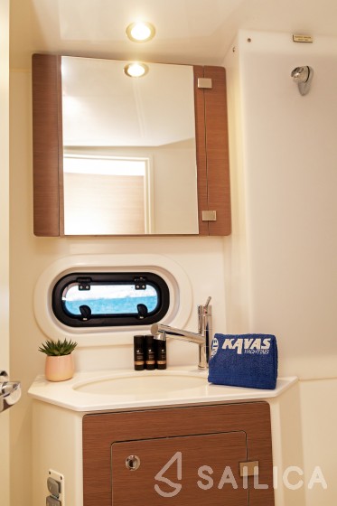 Bali 4.2 - Yacht Charter Sailica