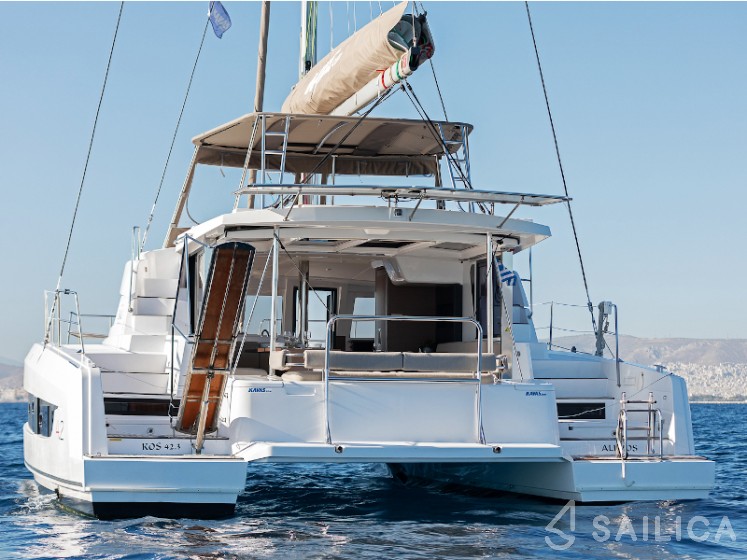 Bali 4.2 - Yacht Charter Sailica