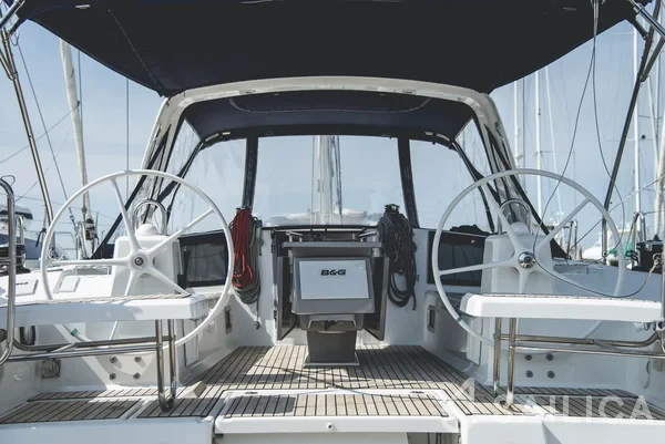 Oceanis 41.1 - Yacht Charter Sailica