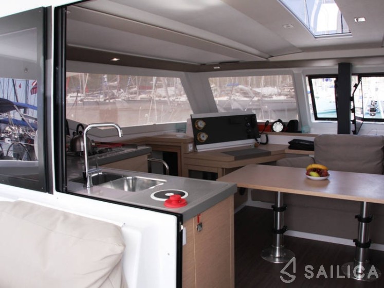 Lucia 40 - Yacht Charter Sailica