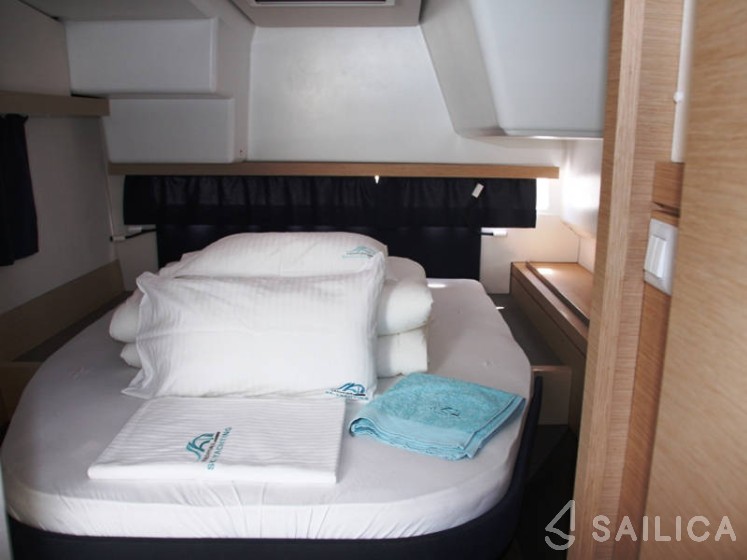 Lucia 40 - Yacht Charter Sailica