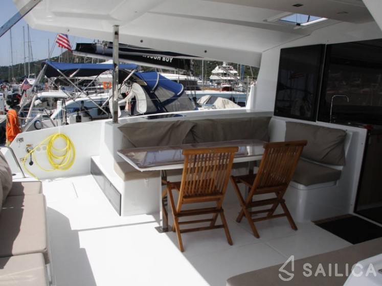 Lucia 40 - Yacht Charter Sailica