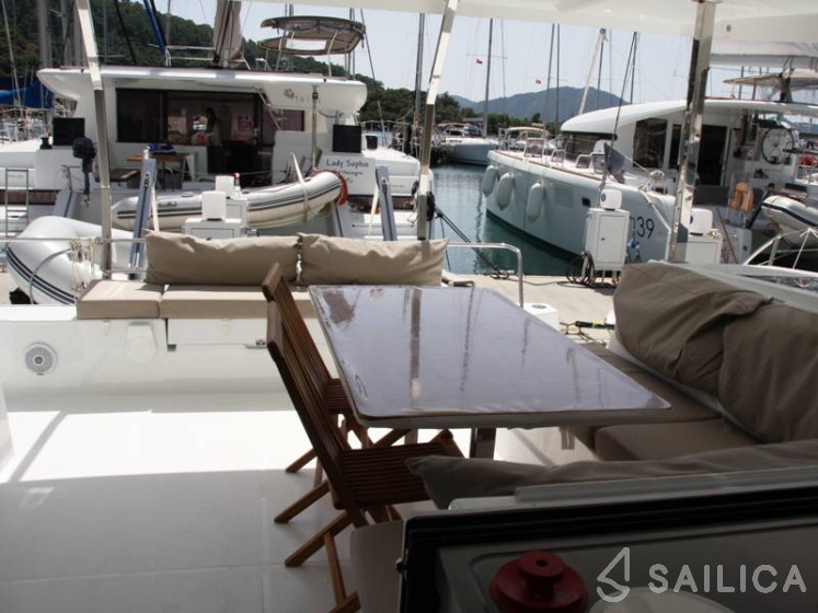 Lucia 40 - Yacht Charter Sailica