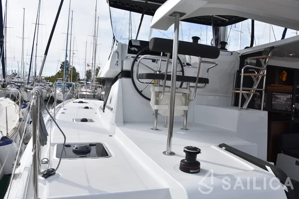 Lagoon 42 - Yacht Charter Sailica