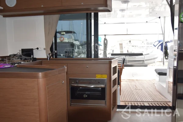 Lagoon 42 - Yacht Charter Sailica