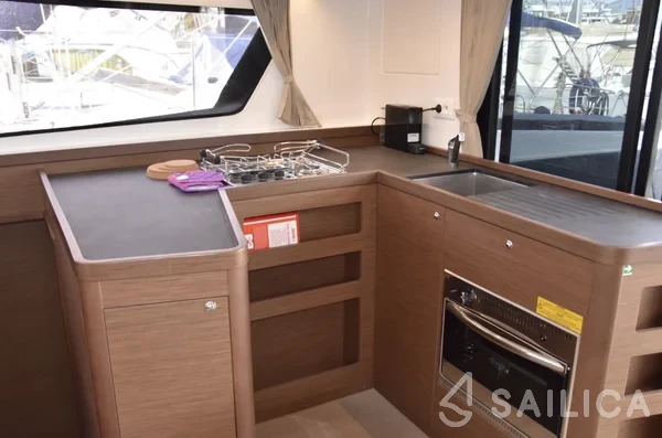 Lagoon 42 - Yacht Charter Sailica