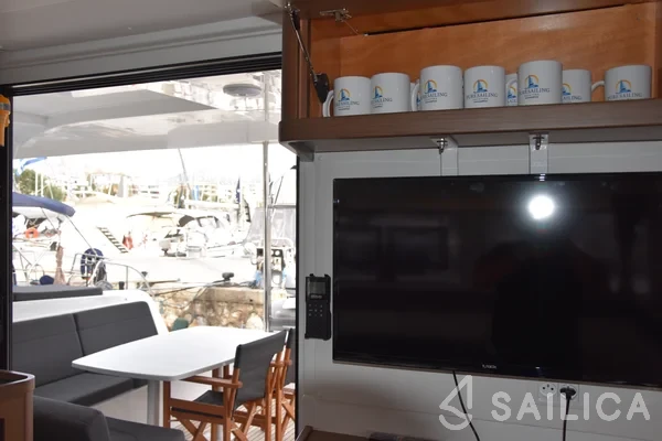 Lagoon 42 - Yacht Charter Sailica