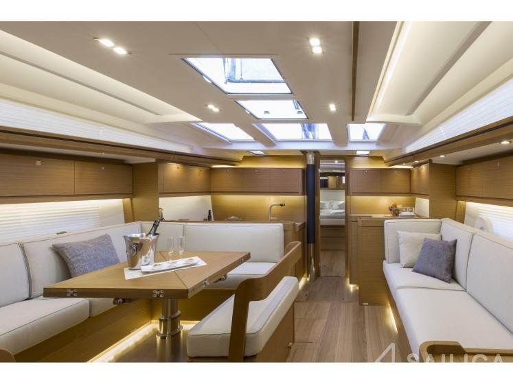 Dufour 520 GL - Yacht Charter Sailica