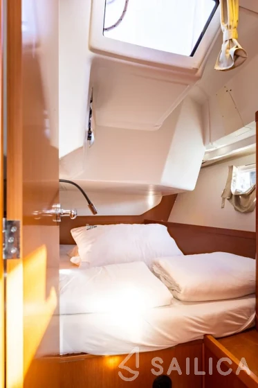 Oceanis 41.1 - Yacht Charter Sailica
