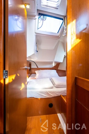 Oceanis 41.1 - Yacht Charter Sailica