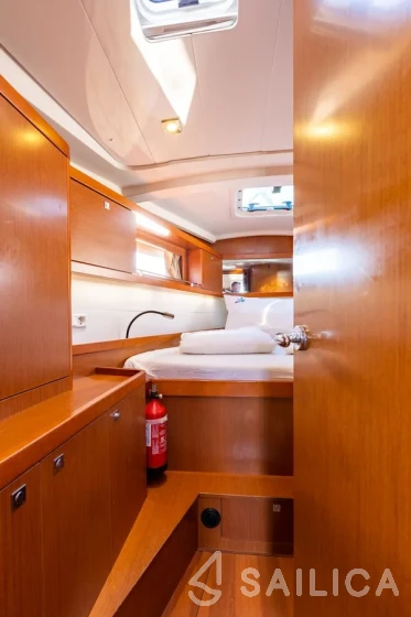 Oceanis 41.1 - Yacht Charter Sailica