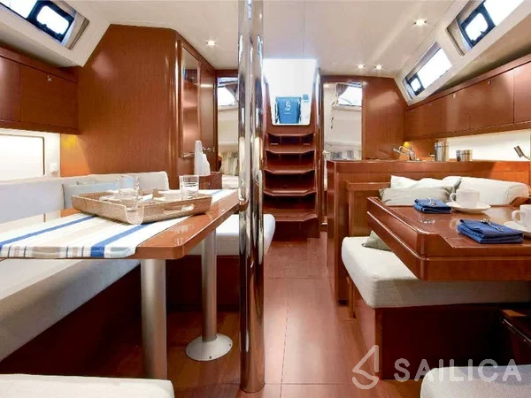 Oceanis 41.1 - Yacht Charter Sailica