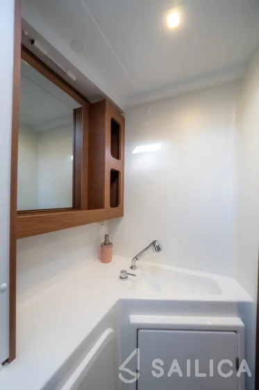 Lagoon 42 - Yacht Charter Sailica