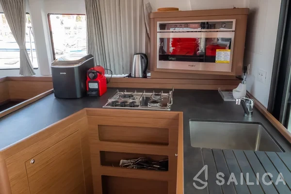 Lagoon 42 - Yacht Charter Sailica