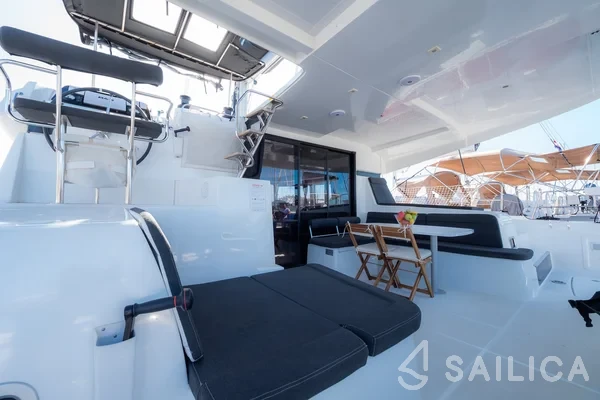Lagoon 42 - Yacht Charter Sailica
