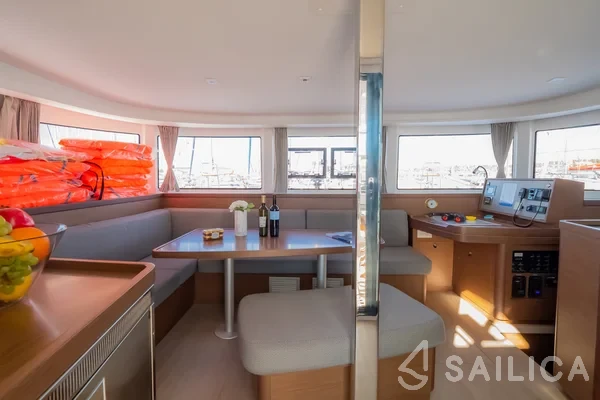 Lagoon 42 - Yacht Charter Sailica