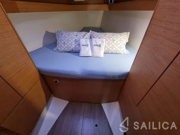 Elan E4 - Yacht Charter Sailica