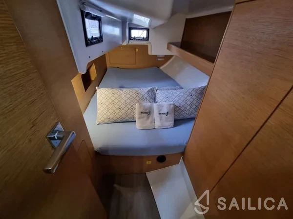 Elan E4 - Yacht Charter Sailica