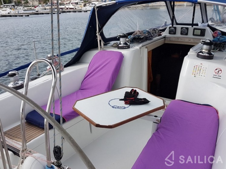 Grand Soleil 40 R - Yacht Charter Sailica