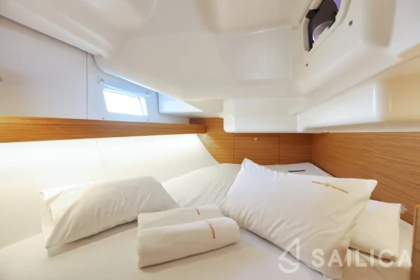 Elan 40 Impression - Yacht Charter Sailica