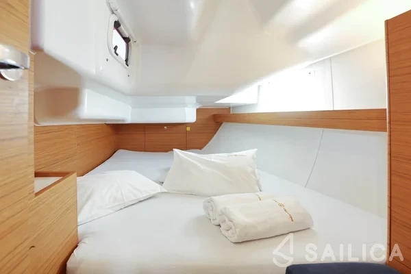 Elan 40 Impression - Yacht Charter Sailica