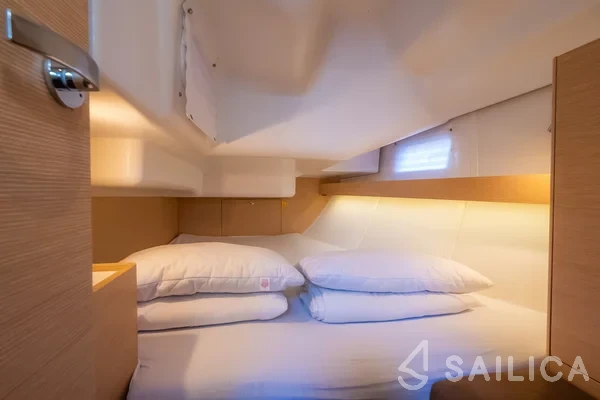 Elan 40 Impression - Yacht Charter Sailica