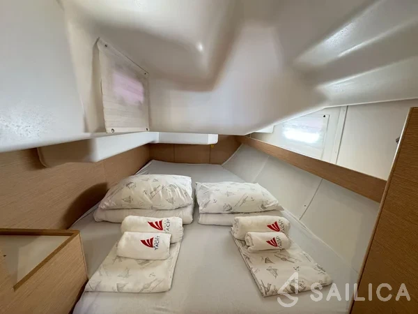 Elan 40 Impression - Yacht Charter Sailica