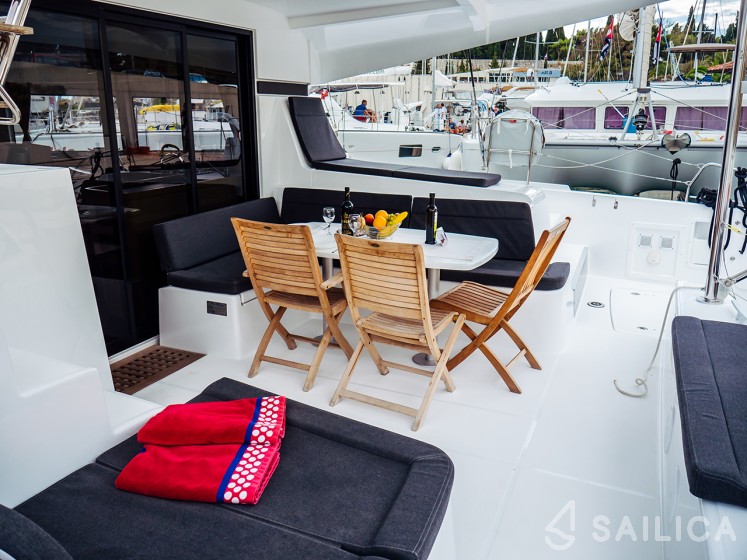 Lagoon 42 - Yacht Charter Sailica
